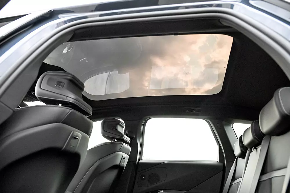 BMW iX3 lần đầu tiên đặt chân đến Đông Nam Á, giá từ 2,95 tỷ đồng - Ảnh 14.