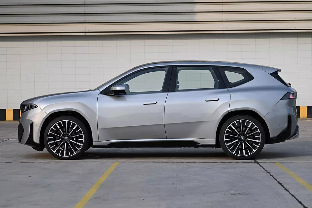 BMW iX3 lần đầu tiên đặt chân đến Đông Nam Á, giá từ 2,95 tỷ đồng - Ảnh 4.