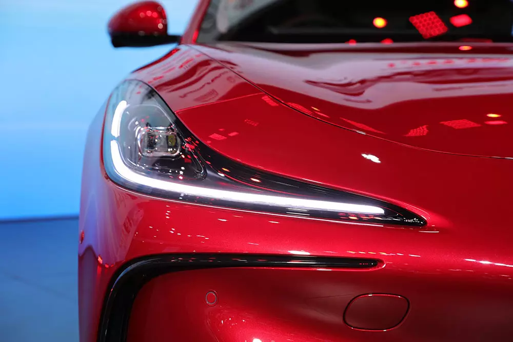 MG IM5 chính thức ra mắt Thái Lan, nằm chung phân khúc với Toyota Camry và Mazda 6e - Ảnh 3.