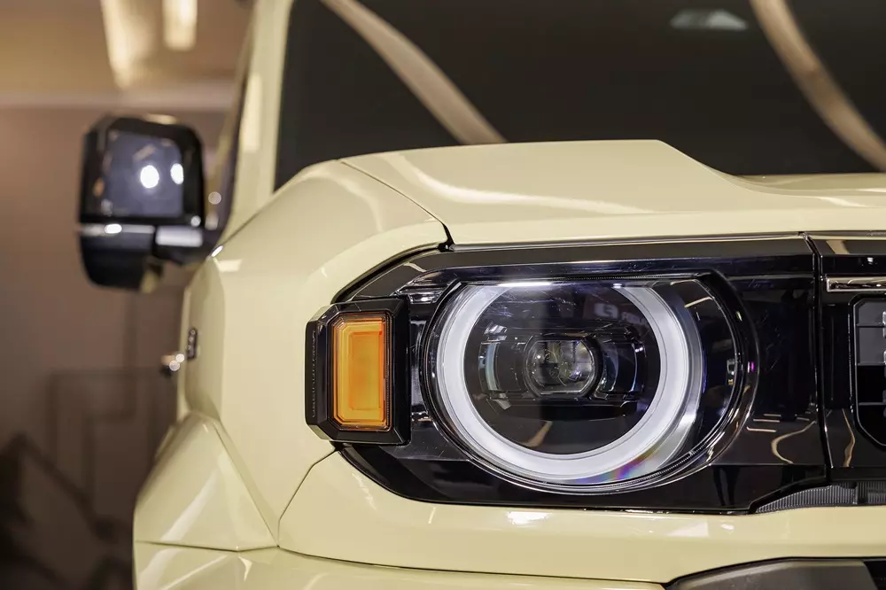 Cận cảnh Toyota Land Cruiser FJ phiên bản Legend với thiết kế nổi bật hơn - Ảnh 3.