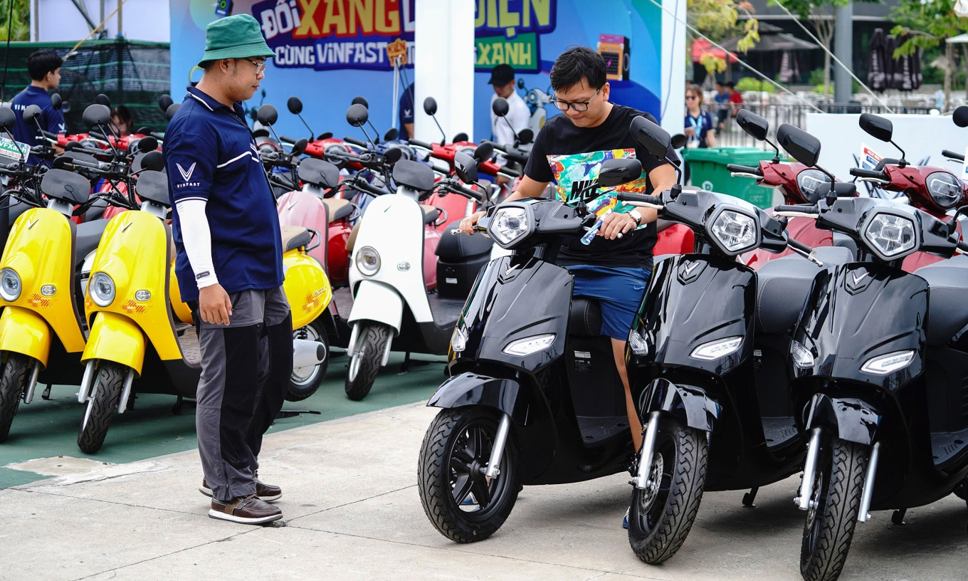 Thủ tướng yêu cầu thúc đẩy chuyển đổi xe điện, giảm phụ thuộc vào xăng dầu