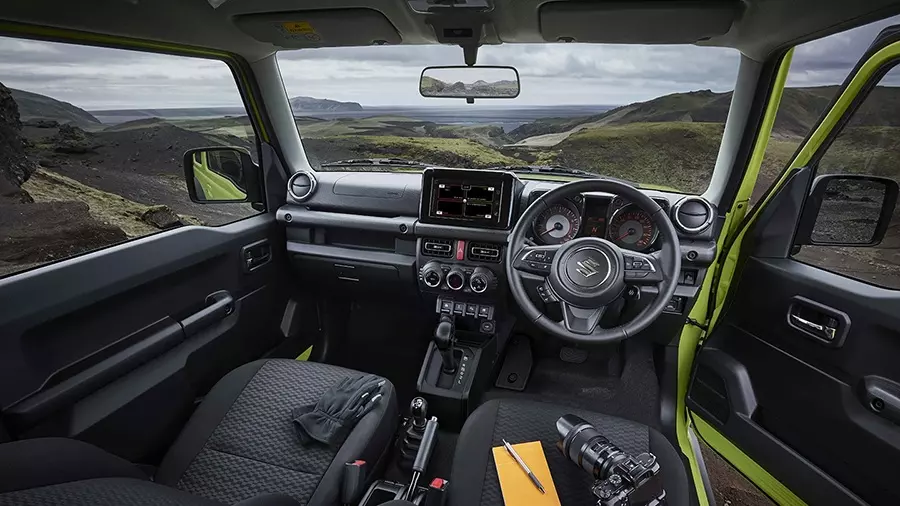 Suzuki Jimny 2026 có thêm màn hình cảm ứng trung tâm 9 inch mới