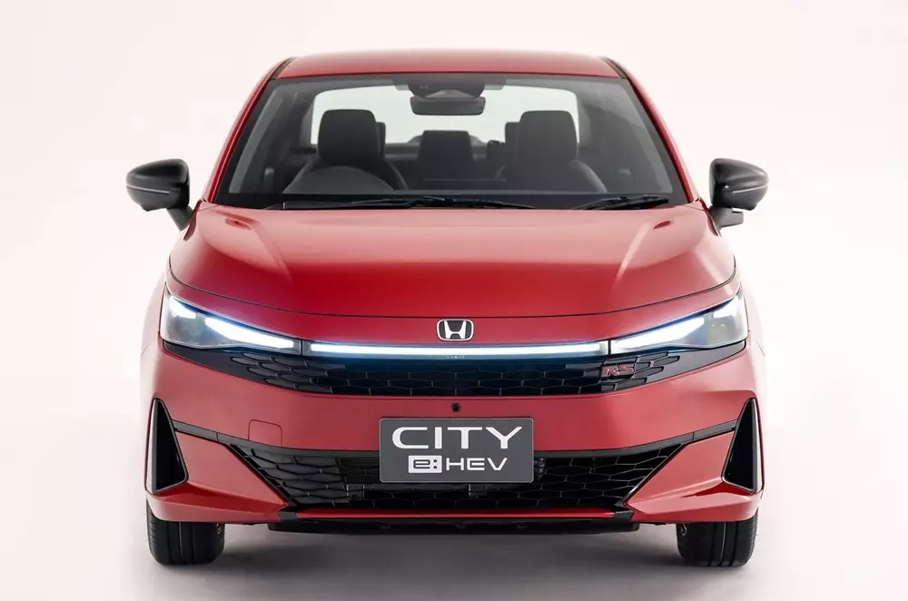 Khu vực đầu xe của Honda City 2026 thay đổi đáng kể về thiết kế