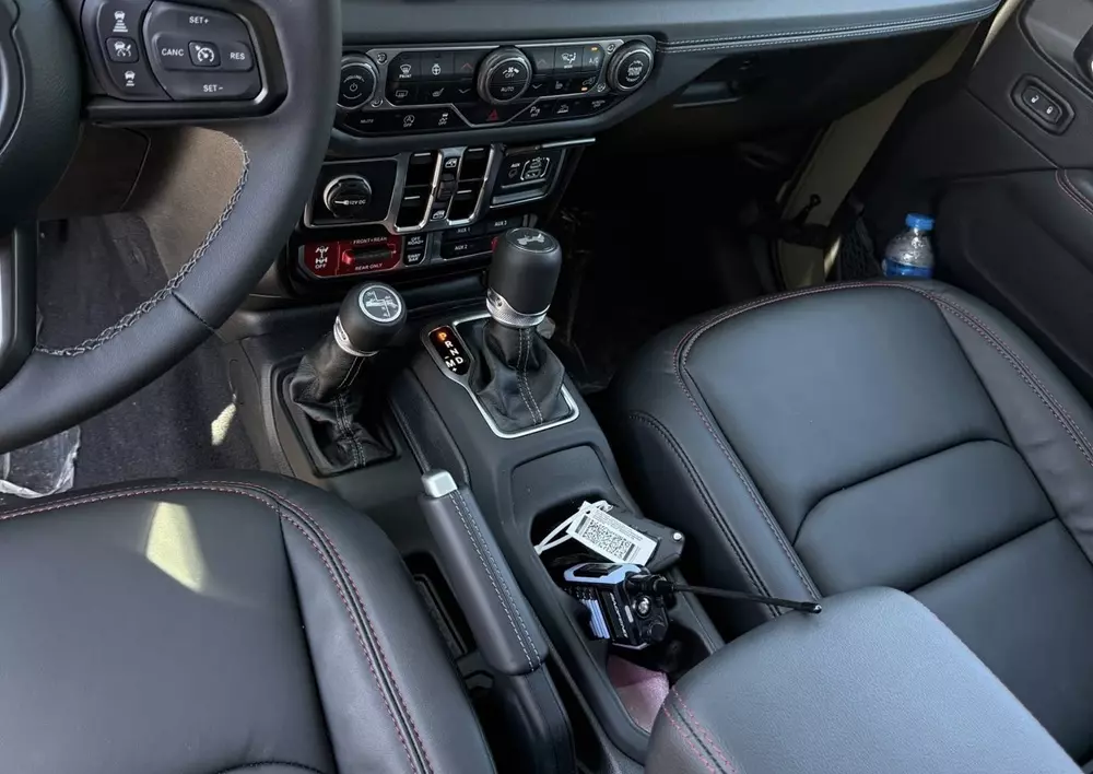Jeep Wrangler dùng động cơ tăng áp 2.0L và hộp số tự động 8 cấp
