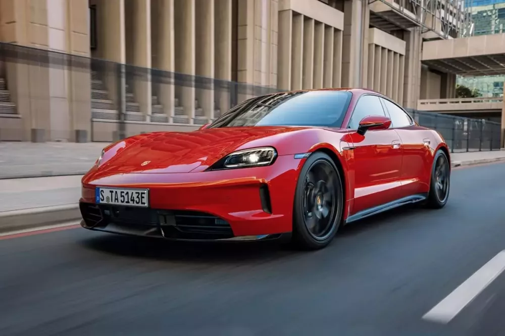 Ô tô điện Porsche Taycan 2027 được bổ sung công nghệ mô phỏng quá trình sang số như xe xăng - Ảnh 1.