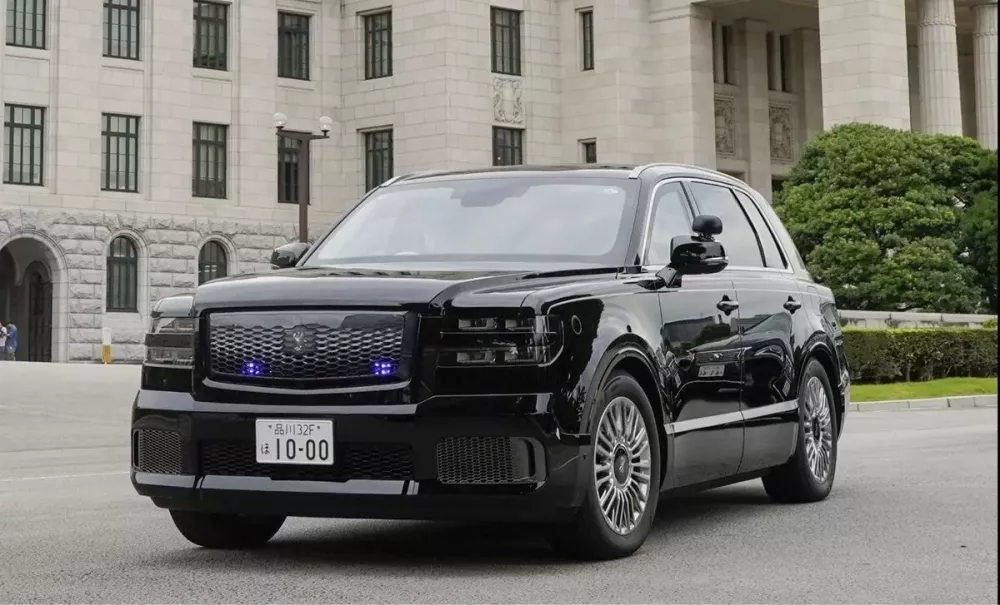 Thủ tướng Nhật Bản chuyển sang sử dụng xe công vụ mới, đó là SUV siêu sang Toyota Century - Ảnh 1.