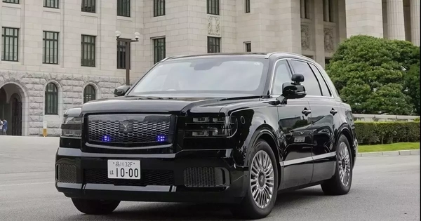 Thủ tướng Nhật Bản chuyển sang sử dụng xe công vụ mới, đó là SUV siêu sang Toyota Century