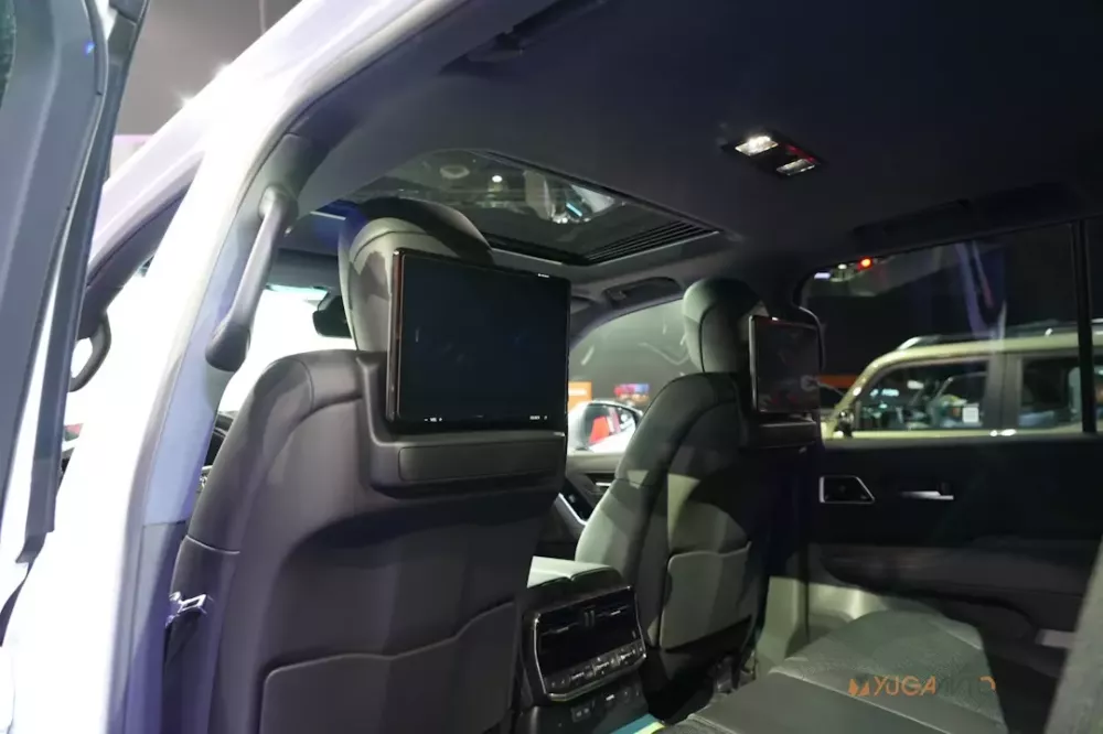 Toyota Land Cruiser Hybrid ra mắt Đông Nam Á trước khi bán ở Việt Nam trong năm nay - Ảnh 6.
