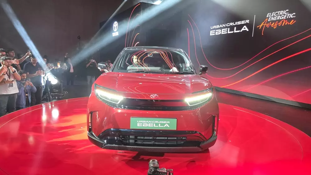 Toyota Urban Cruiser Ebella nhìn từ phía trước