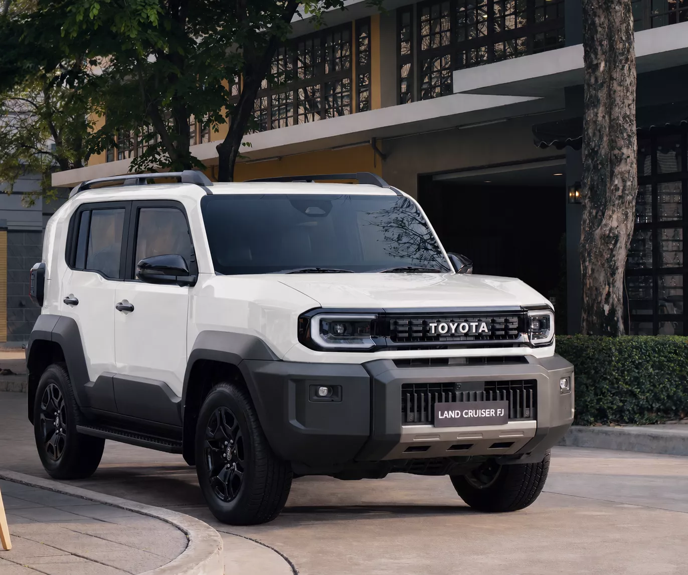 Toyota Land Cruiser FJ 1,198 tỷ đồng tại Việt Nam, làn gió mới cho khách hàng thích mạo hiểm phố thị - Ảnh 4.