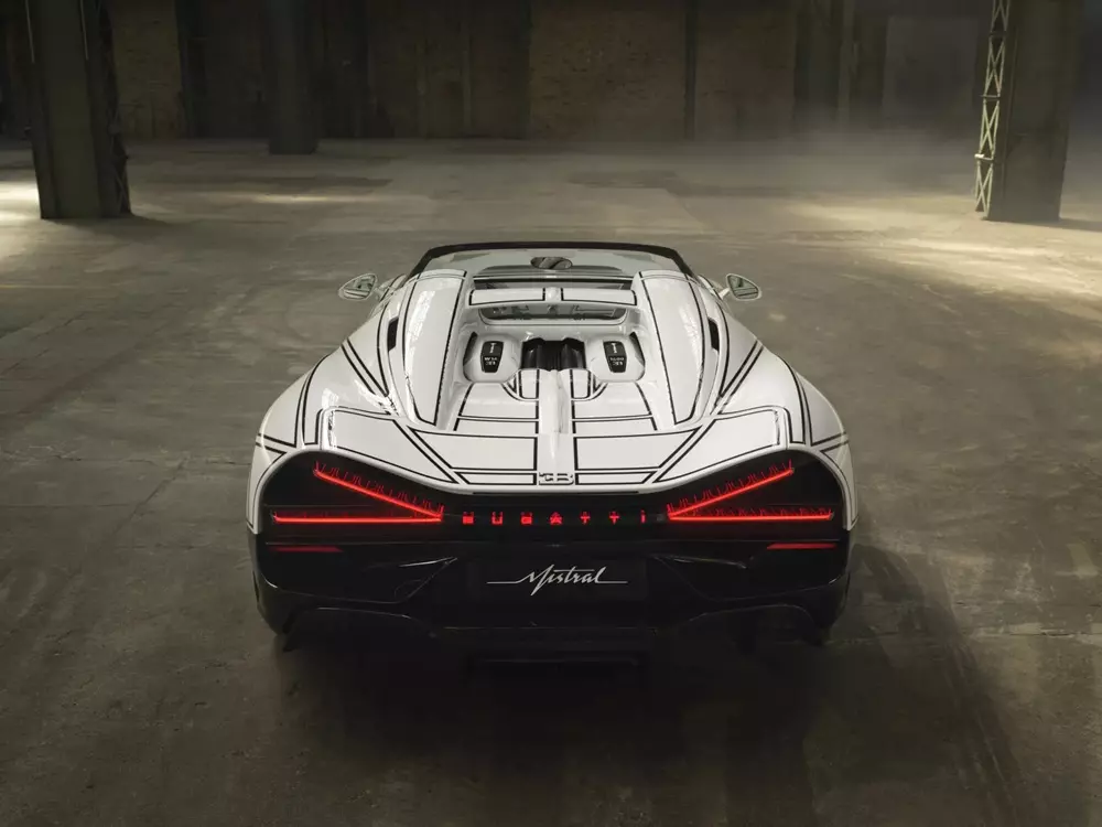 Giá bán và chủ nhân của Bugatti W16 Mistral Blanc Éternel không được hé lộ