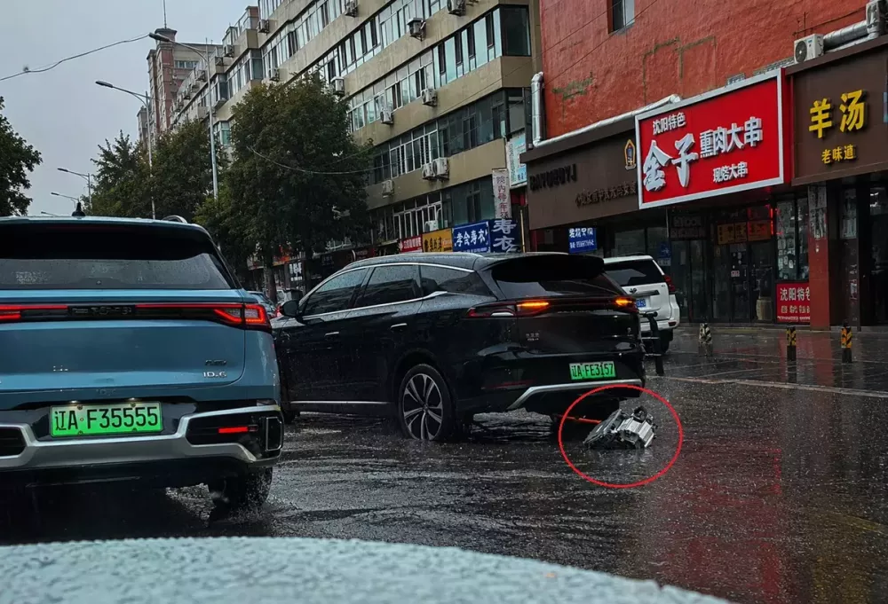 Sự việc xảy ra chỉ 5 ngày sau khi Phó Chủ tịch điều hành của BYD cảnh báo về nguy cơ khi chạy qua đường ngập nước.