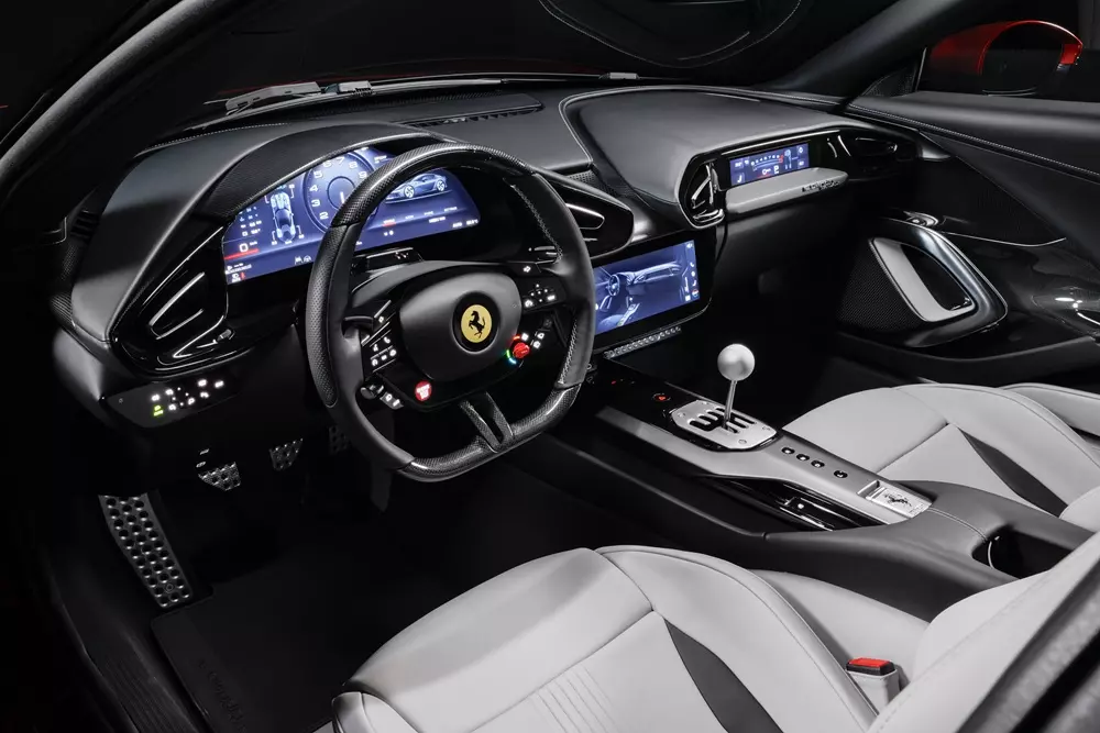 12Cilindri Manuale - siêu xe số sàn đầu tiên của Ferrari kể từ năm 2013 - Ảnh 7.