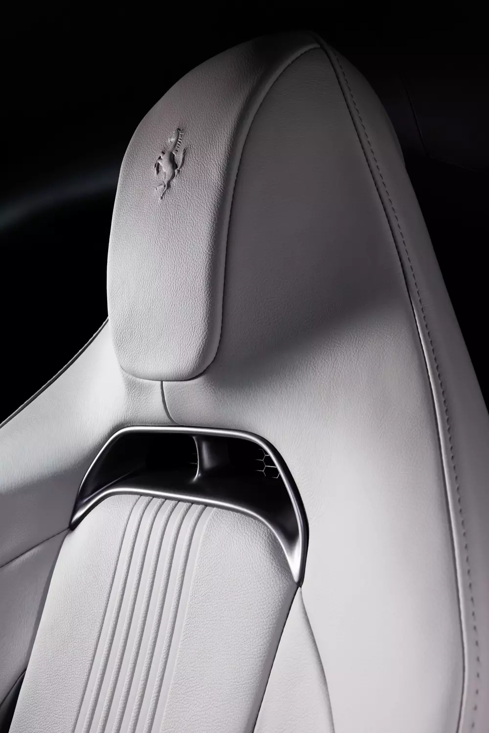 12Cilindri Manuale - siêu xe số sàn đầu tiên của Ferrari kể từ năm 2013 - Ảnh 8.