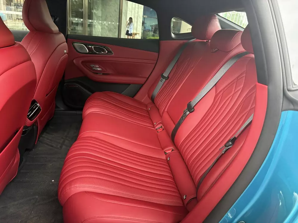 Hàng ghế sau rộng rãi của Geely Galaxy TT Ultra