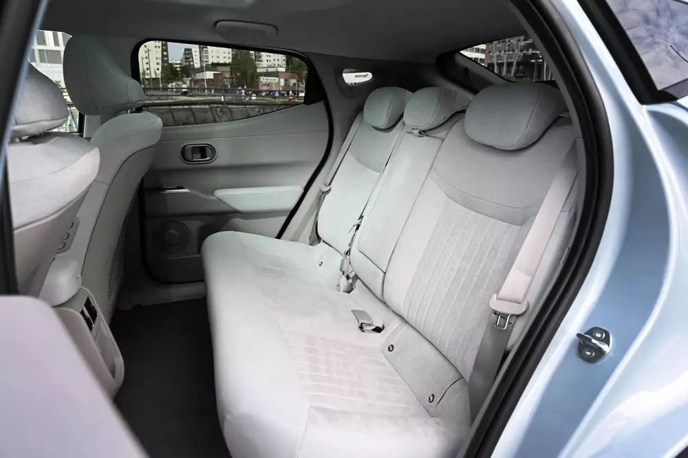 Hàng ghế sau của Hyundai Ioniq 3 bản tiêu chuẩn