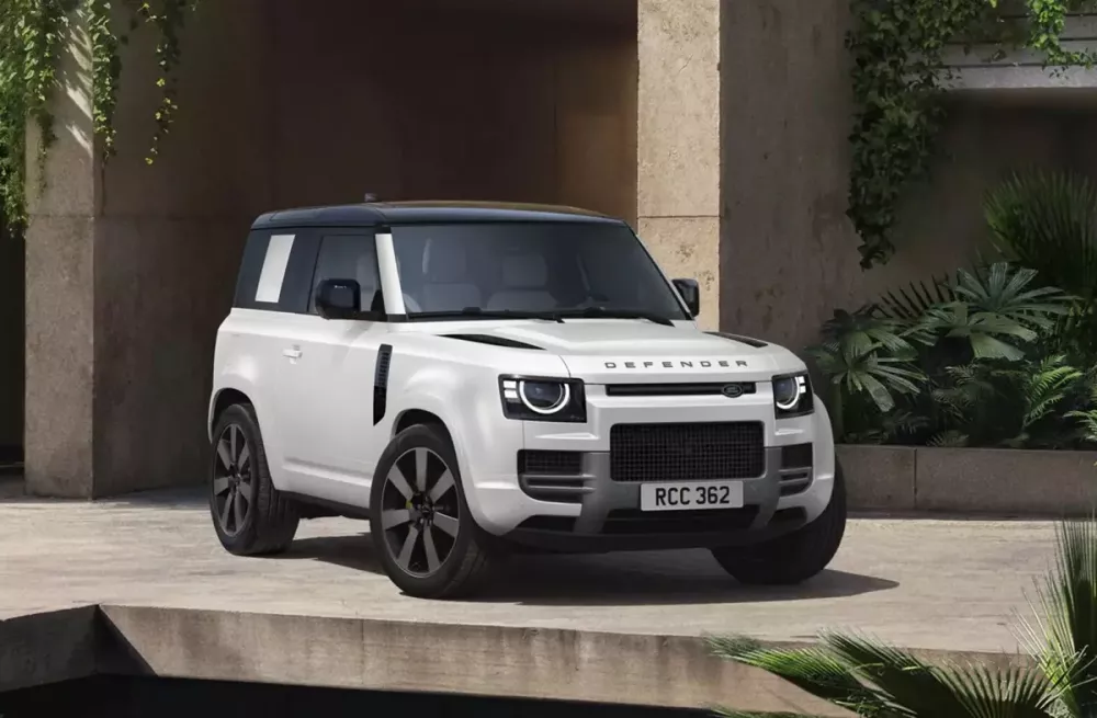 land-rover-defender-2027-324b-1 Land Rover Defender 2027 trình làng, thêm lớp phim bảo vệ có thể tự phục hồi các vết xước nhỏ - Ảnh 1.