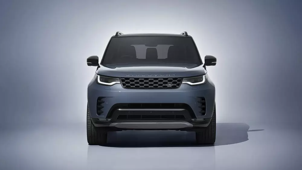 Land Rover Discovery Landmark 2027 được sơn màu xanh dương Tasman Blue mới