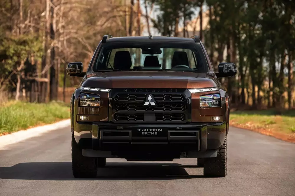 mitsubishi-triton-bfms-4-8e27 Mitsubishi Triton BF///MS nhìn từ phía trước
