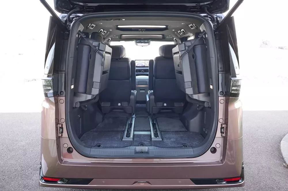 nissan-elgrand-2027-8-bec6 2 ghế cuối của Nissan Elgrand 2027 có thể gập gọn lên hai bên sườn