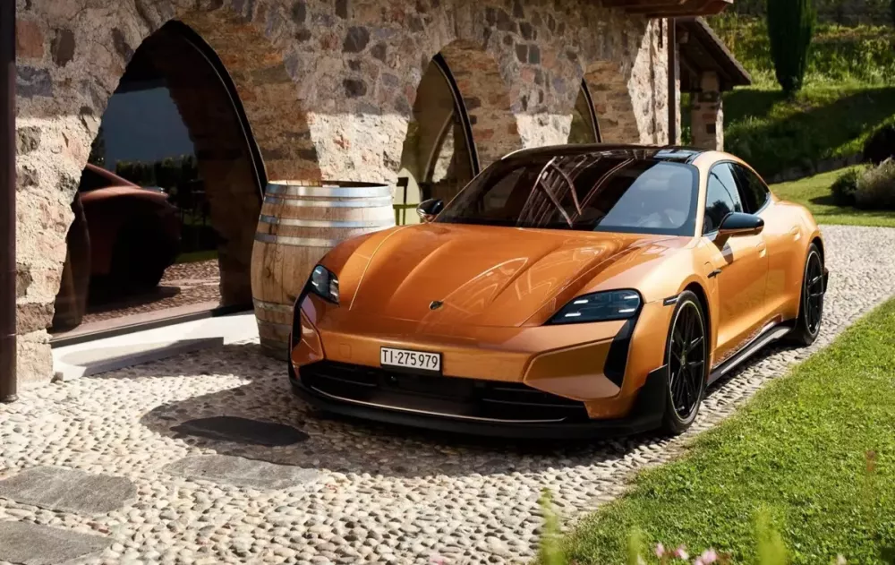 porsche-taycan-3-404a-1 Sở hữu ba chiếc Taycan vẫn chưa đủ, khách hàng đặt Porsche thửa riêng chiếc thứ tư