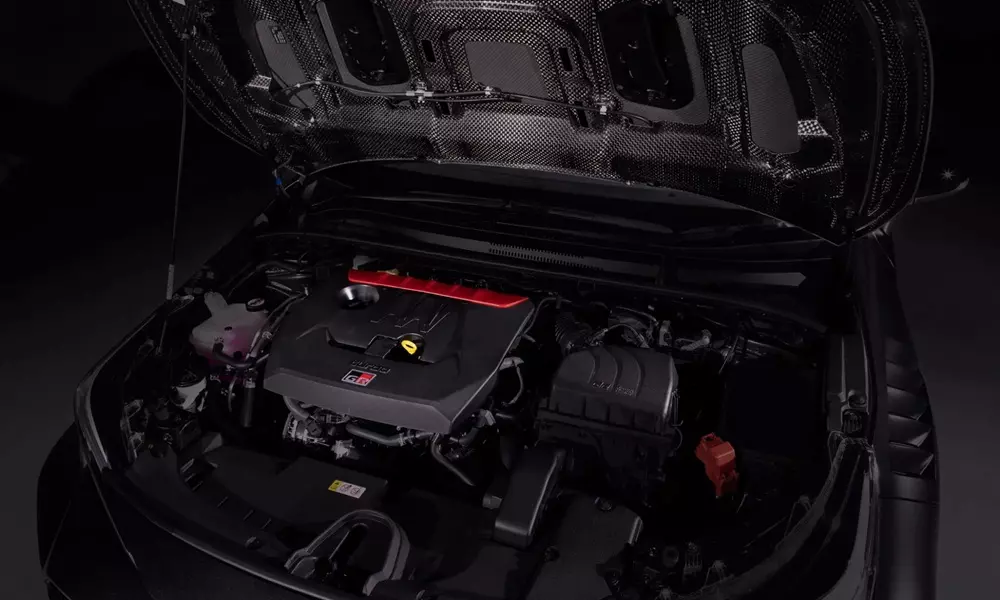 Sức mạnh của GRMN Corolla vẫn đến từ khối động cơ 3 xi-lanh, tăng áp, dung tích 1.6L nổi tiếng của Toyota