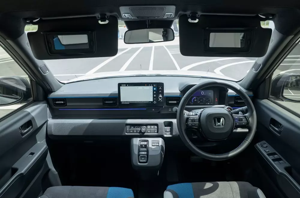 Khoang lái của Honda Super-One