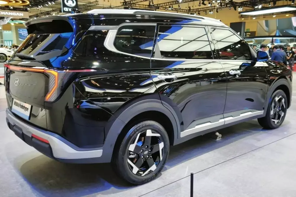 Đèn hậu của Hyundai Neira giữ nguyên thiết kế như Kia Carens Clavis EV