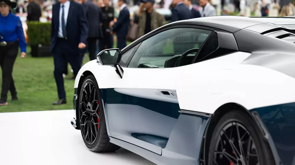 Siêu xe Lamborghini Tricolore trở lại sau 15 năm vắng bóng với sức mạnh gần gấp đôi - Ảnh 2.