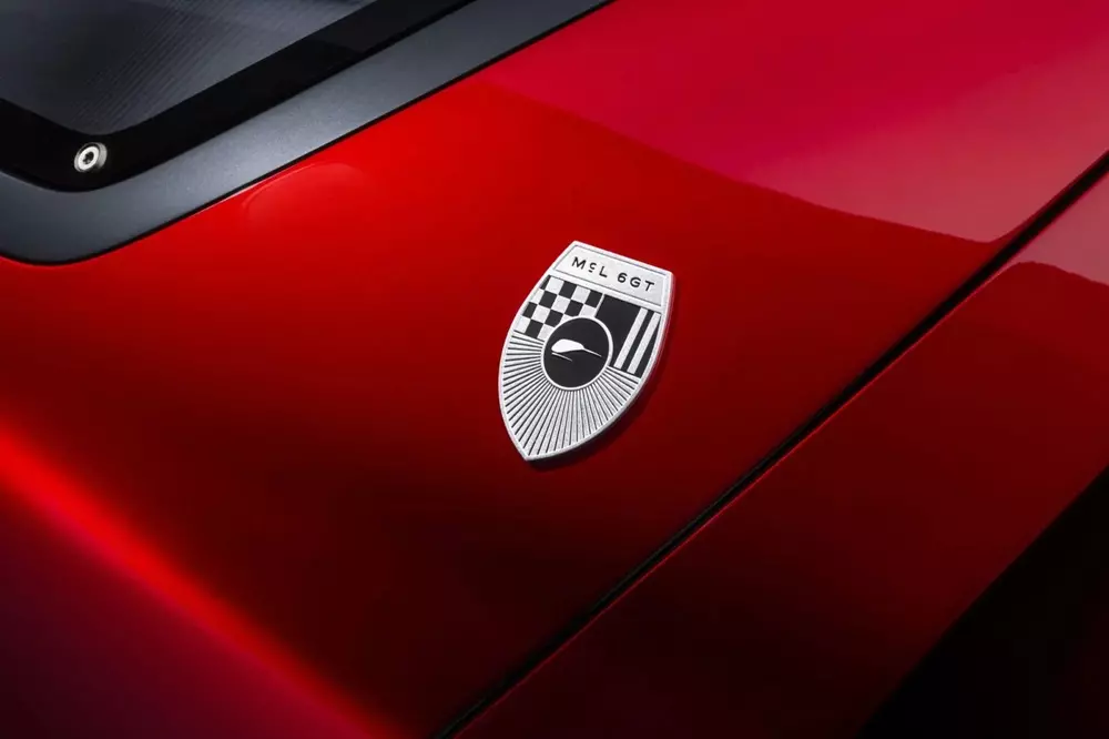 McLaren McL 6GT sở hữu logo chim Kiwi trên thân xe