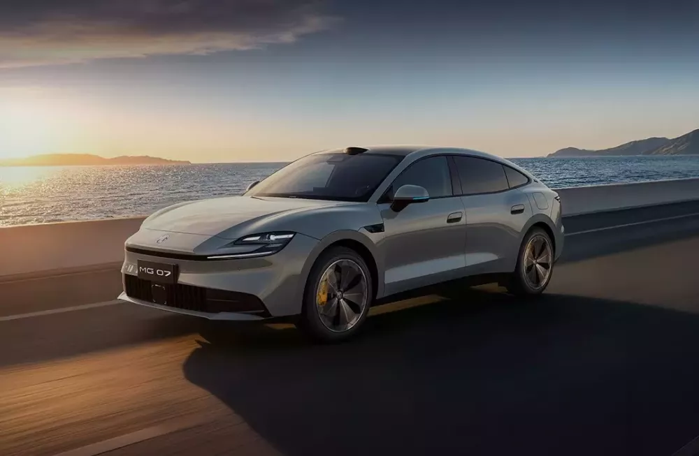 MG 07 vừa ra mắt đã có thêm phiên bản hybrid sạc điện