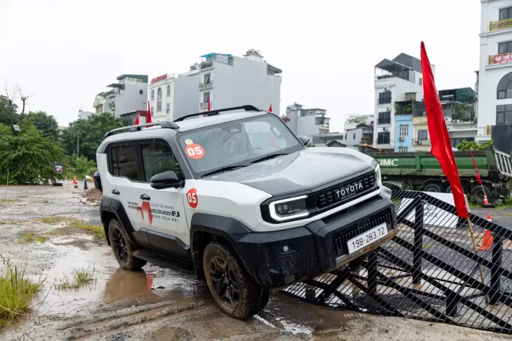 Người dùng lái thử Toyota Land Cruiser FJ: "Không như lời đồn, mua về chỉ để đi phố hơi phí"- Ảnh 4.
