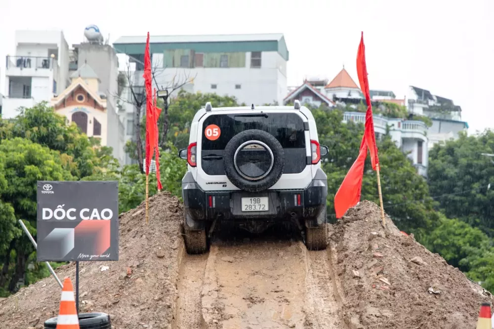 Người dùng lái thử Toyota Land Cruiser FJ: "Không như lời đồn, mua về chỉ để đi phố hơi phí"- Ảnh 3.