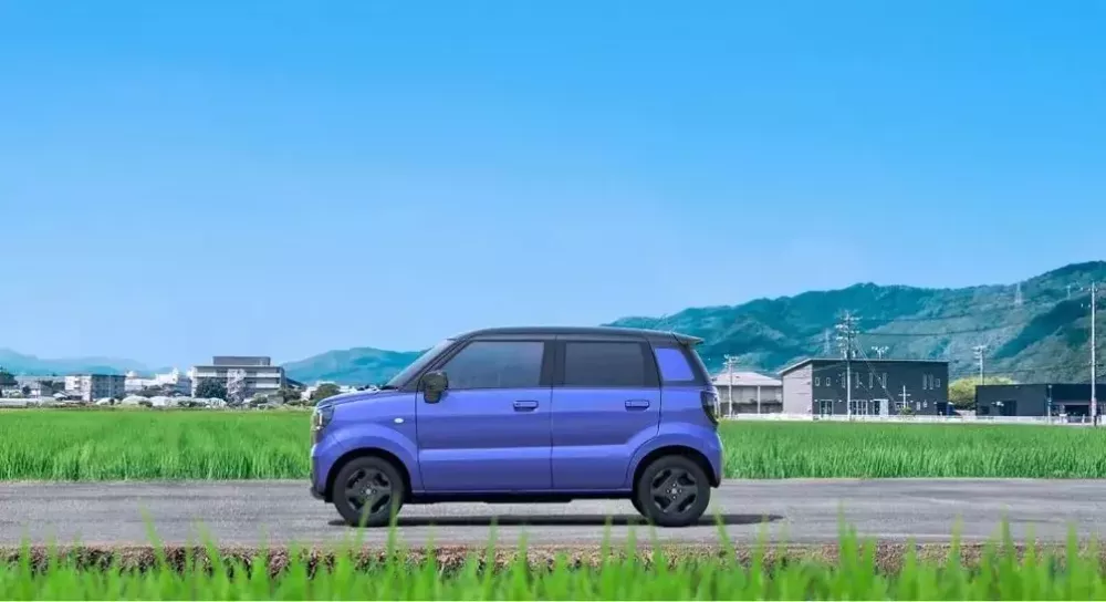 Xe điện mới của Suzuki có thể di chuyển 310 km với bộ pin cực nhỏ - Ảnh 4.