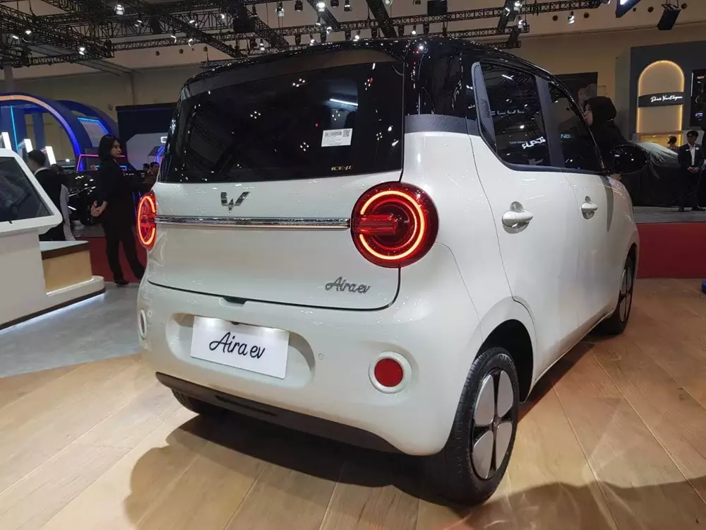 Khu vực phía sau của Wuling Hongguang Mini EV 2026 có thiết kế tương đồng với phía trước