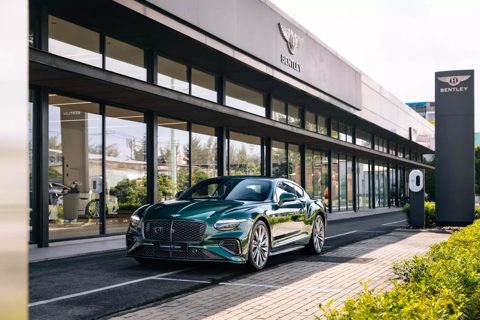 Bentley Việt Nam có nhà phân phối mới - Ảnh 1.