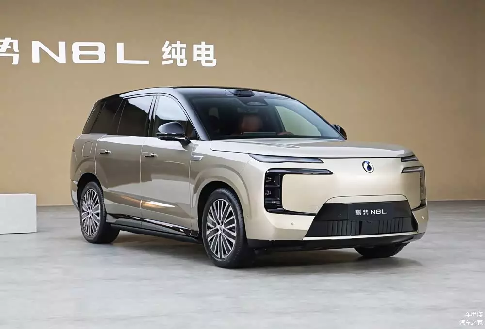 SUV cỡ lớn BYD Denza N8L ra mắt phiên bản thuần điện với pin có thể sạc đầy trong 9 phút - Ảnh 1.