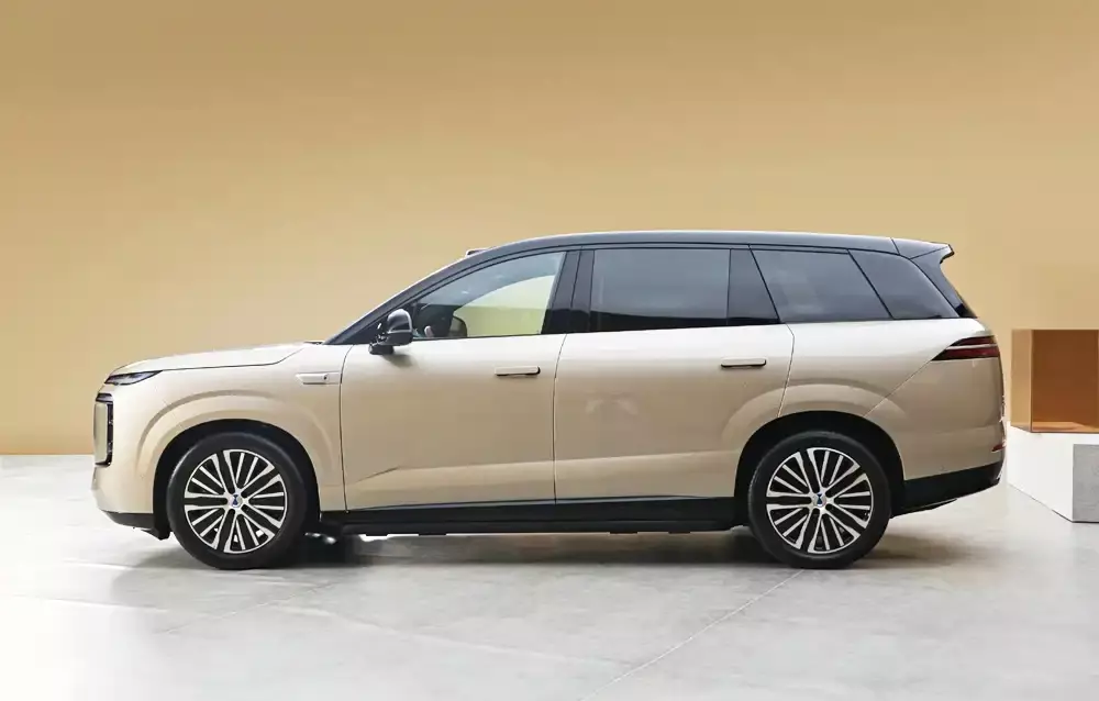 SUV cỡ lớn BYD Denza N8L ra mắt phiên bản thuần điện với pin có thể sạc đầy trong 9 phút - Ảnh 2.