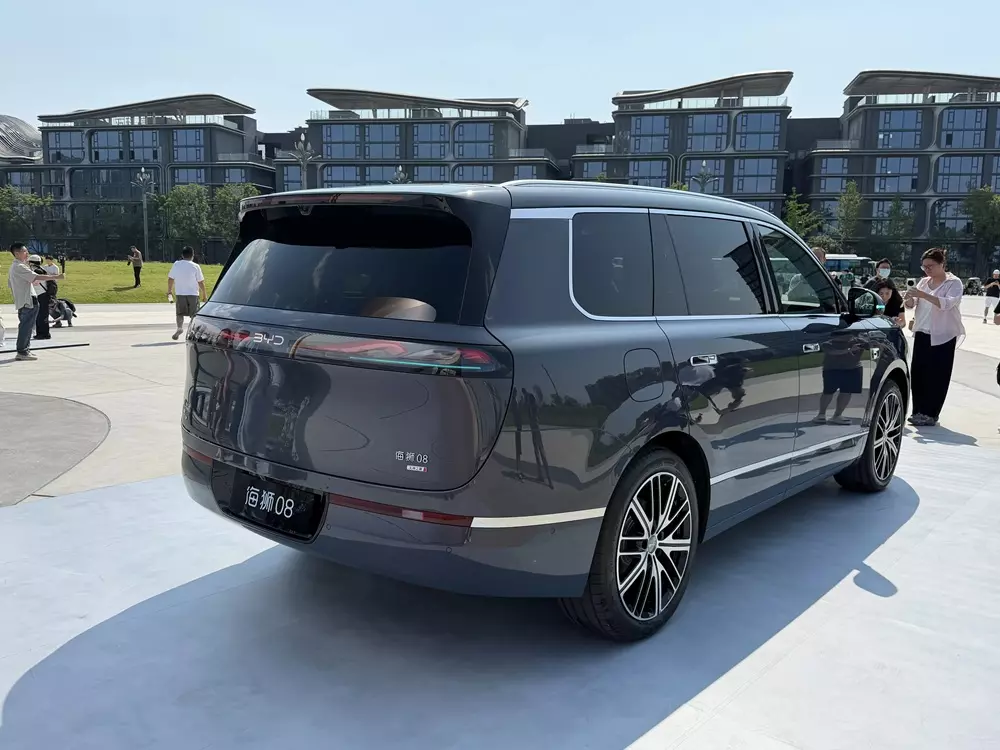Ngắm hình ảnh "bằng xương, bằng thịt" của BYD Sealion 08 - SUV cỡ lớn mới được bán ra thị trường - Ảnh 4.