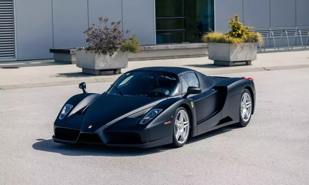 Chiếc Ferrari Enzo sơn đen nhám duy nhất trên thế giới từng thuộc sở hữu của Hoàng gia Brunei - Ảnh 1.