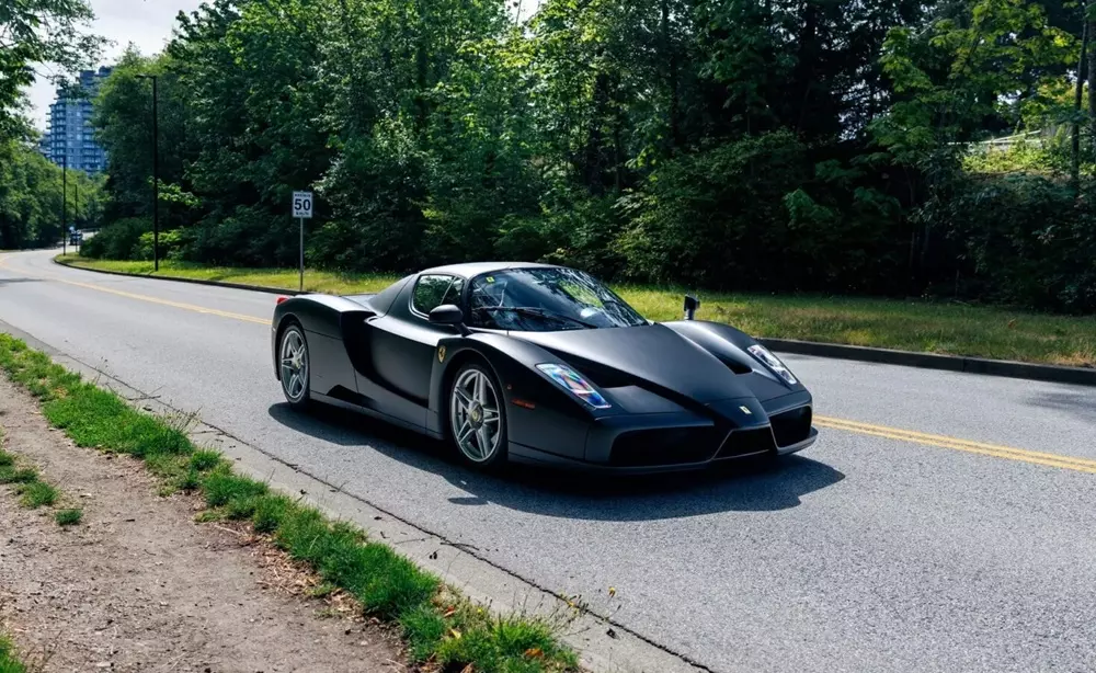 Chiếc Ferrari Enzo sơn đen nhám duy nhất trên thế giới từng thuộc sở hữu của Hoàng gia Brunei - Ảnh 6.