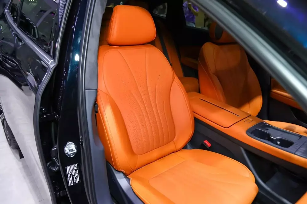 hongqi-h7-6-dbc8 Hongqi H7 thế hệ mới chính thức trình làng, chạy 240 km không tốn xăng - Ảnh 6.
