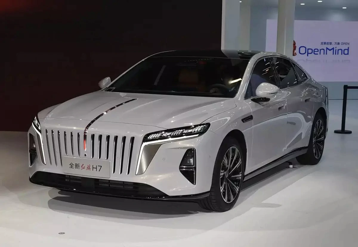Hongqi H7 thế hệ mới chính thức trình làng, chạy 240 km không tốn xăng