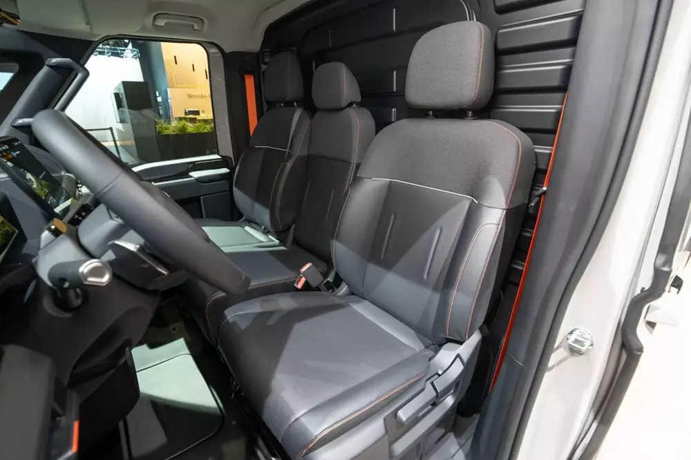 Kia PV7 trình làng, phả hơi nóng lên Ford Transit - Ảnh 11.