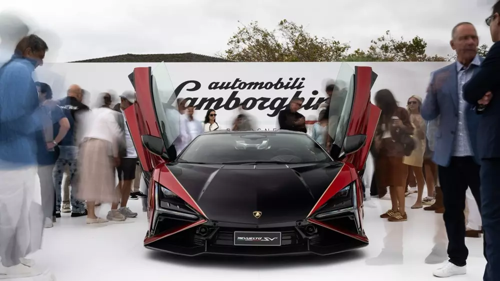 Lamborghini Revuelto SV mạnh hơn đáng kể so với bản tiêu chuẩn