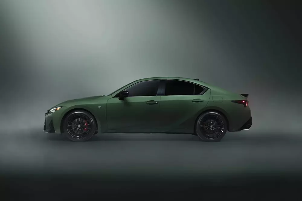Lexus IS 2027 ra mắt với màu sơn xanh ấn tượng hơn, giới hạn đúng 350 xe - Ảnh 6.