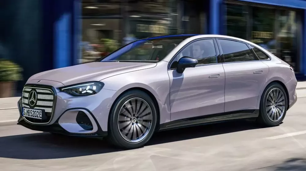 Mercedes-Benz C-Class Electric có thêm bản tiêu chuẩn mới, giá rẻ hơn, trang bị không bị cắt nhiều - Ảnh 1.