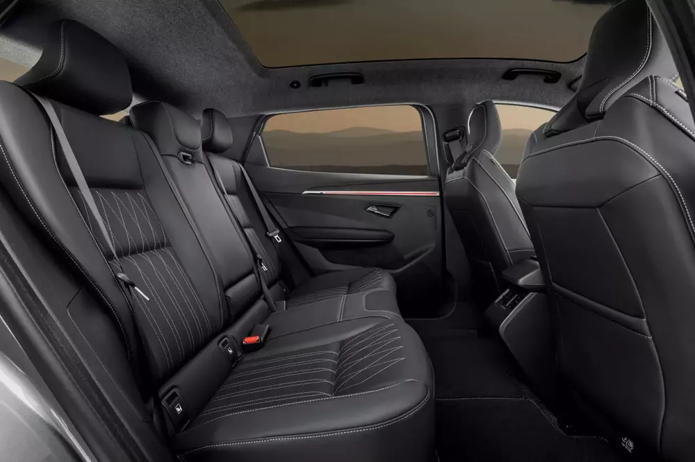 mitsubishi-eclipse-cross-ev-5-4c91 Mitsubishi Eclipse Cross EV mới bán được 1 năm đã giảm giá bán, thêm bản mới - Ảnh 5.