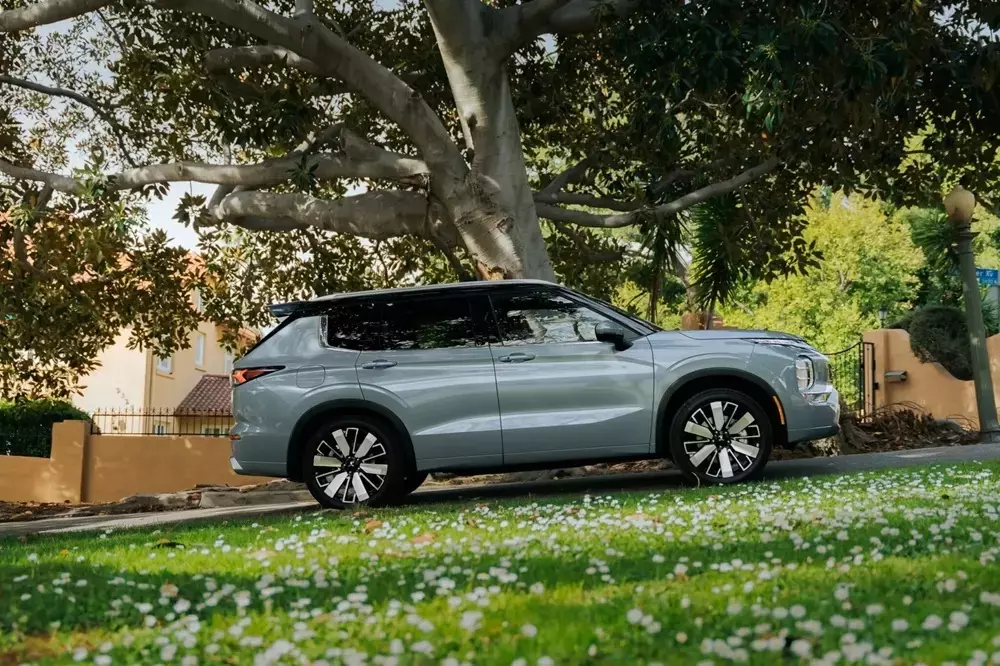 Mitsubishi Outlander 2027 có kích thước lớn hơn thế hệ cũ và người anh em Destinator