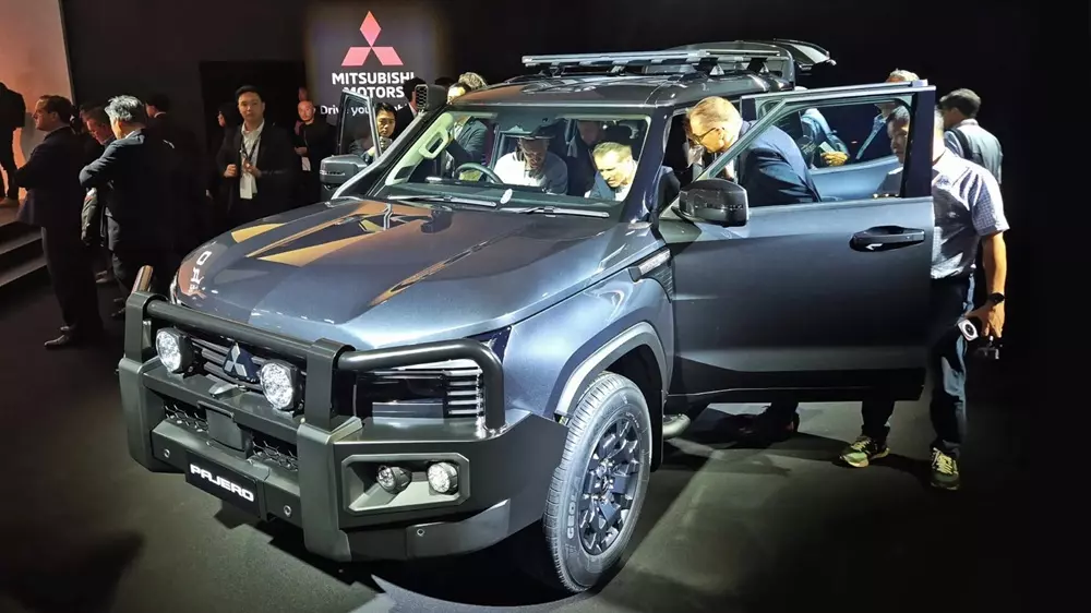 Chiếc Mitsubishi Pajero 2027 lắp thêm phụ kiện off-road